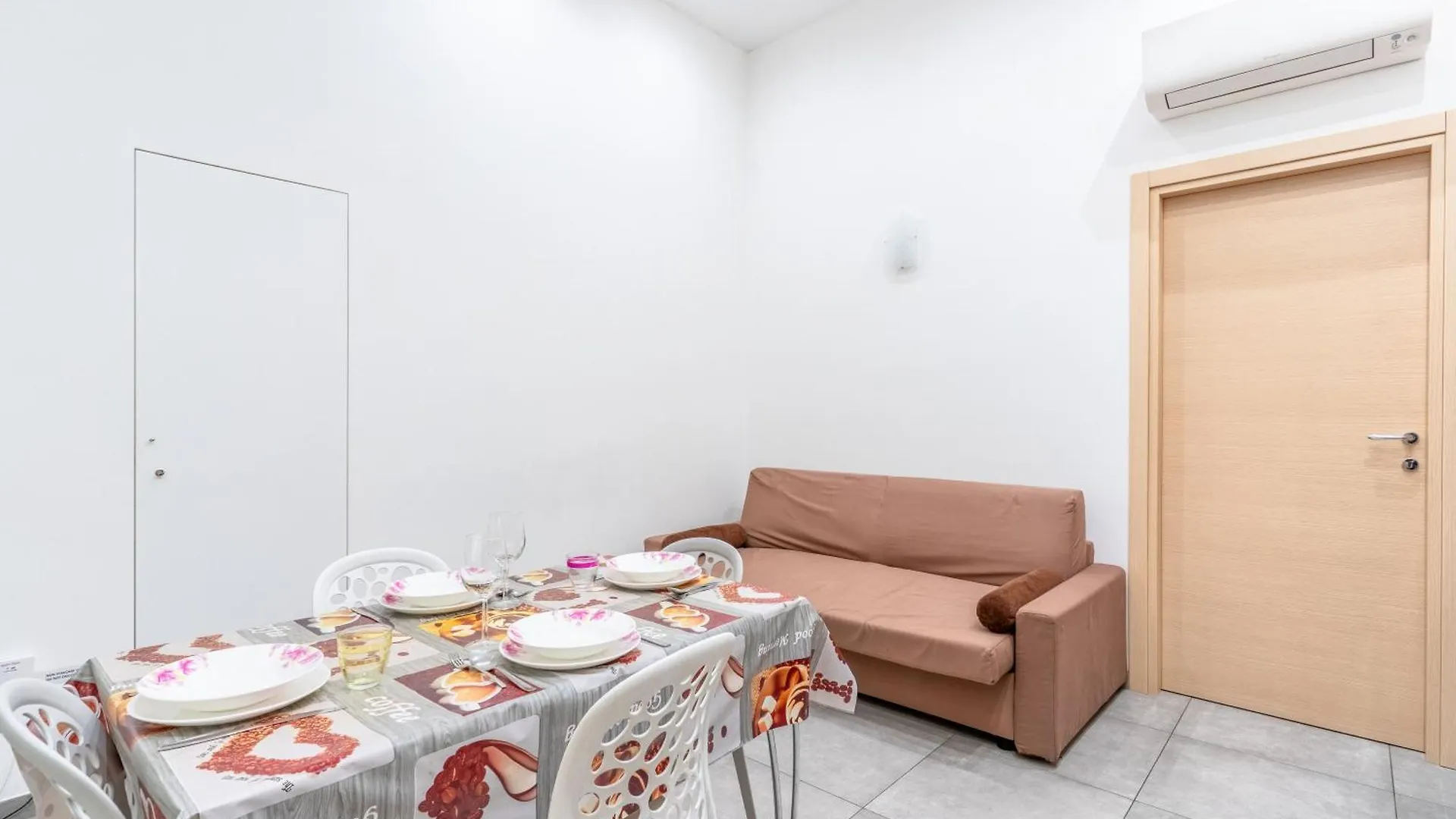 Apartamento Realjoy Milano CASA LEGHE 0*,  Italia